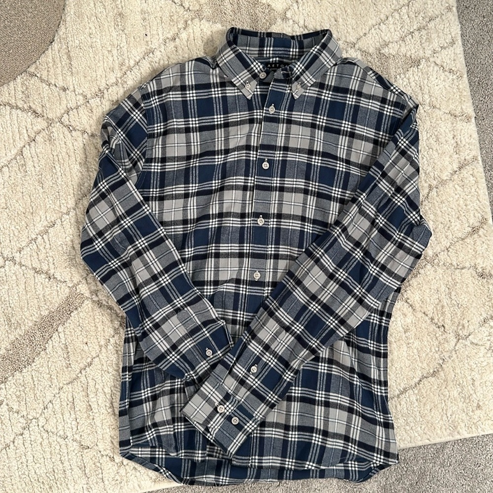 Men’s flannel shirt in size medium, never worn before